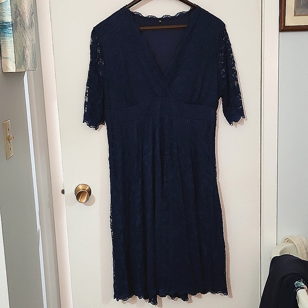 FANCY navy dress with lace overlay and lace sleeves..dress sixe 2XL.. worn once.